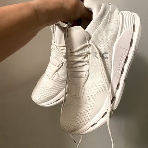 White CloudNovas Women’s size 6